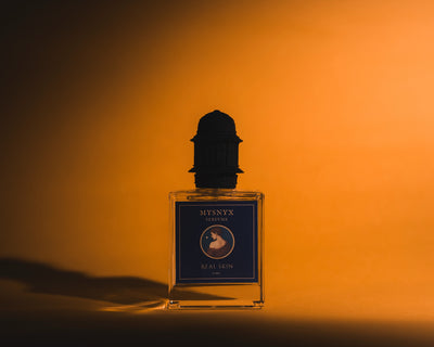 Flacon de Real Skin N°Mys-01, eau de parfum 50 ml MysNyx — parfum de niche thaïlandais cuir, ambré et fumé