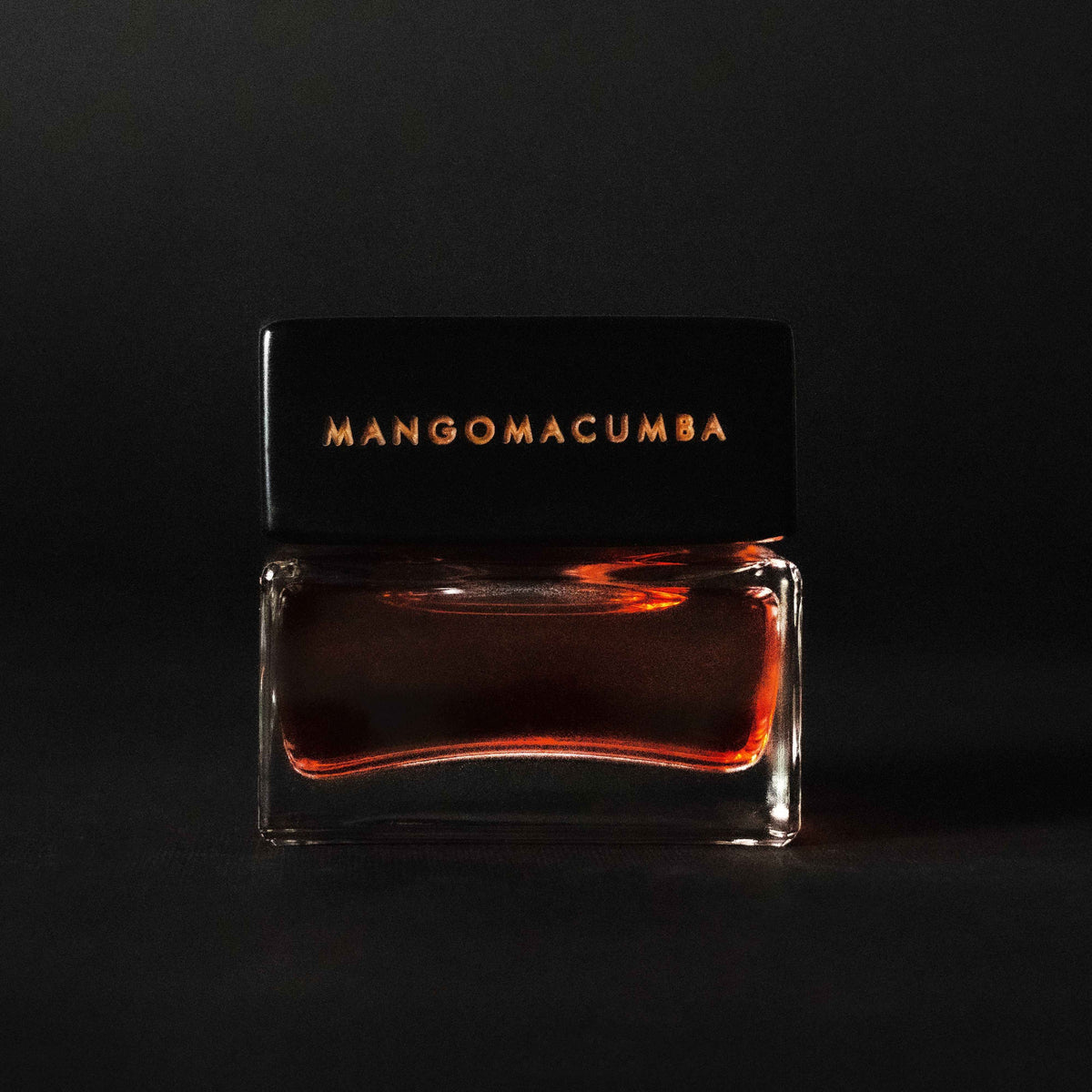 Flacon de parfum Mangomacumba de la marque Spiritica, parfum et colonie aux notes fruitées et fraîches, vue de face.