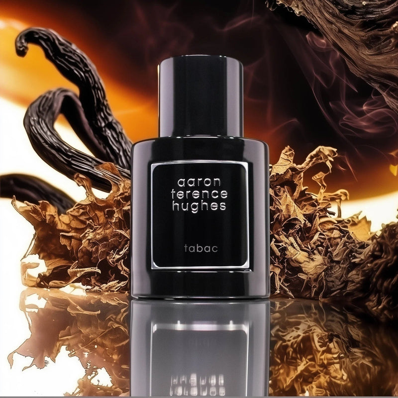 Flacon de parfum Tabac Aaron Terence Hughes Fantasy avec design élégant et logo visible, mettant en valeur le parfum artisanal.
