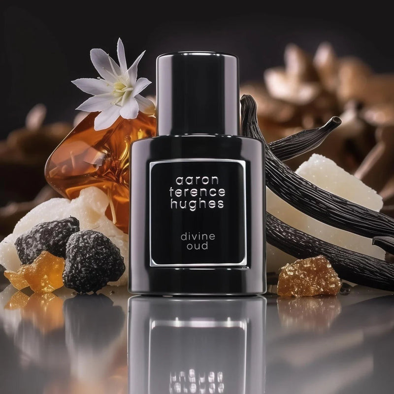 Flacon de parfum Divine Oud d'Aaron Terence Hughes avec design fantasy, contenant 50 ml de fragrance orientale.
