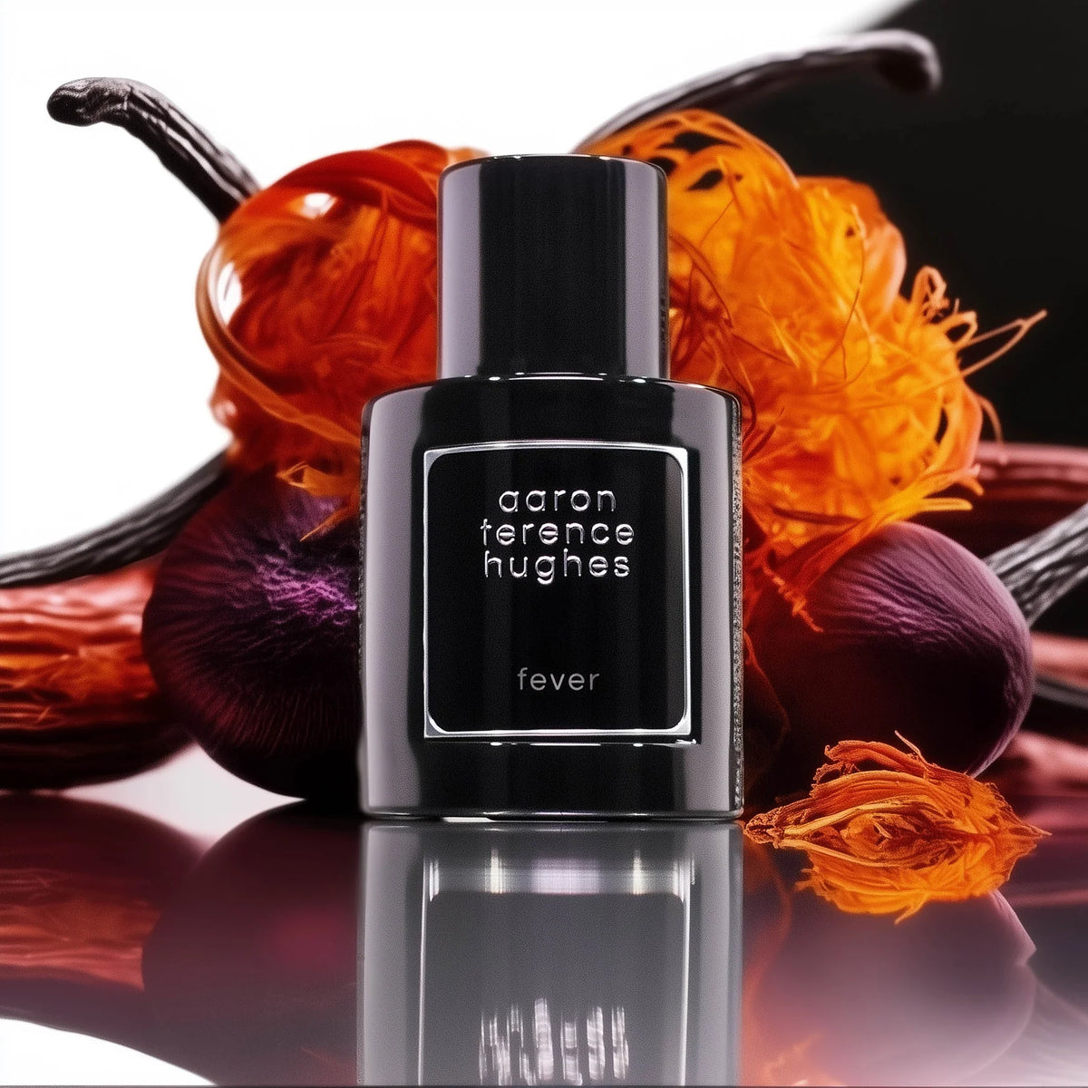 Parfum Fever d'Aaron Terence Hughes, flacon de 50 ml, avec un design élégant évoquant une fragrance mystérieuse et sophistiquée.