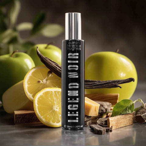 Flacon de parfum Legend Noir d'Aaron Terence Hughes avec un design élégant et moderne, vue de face.