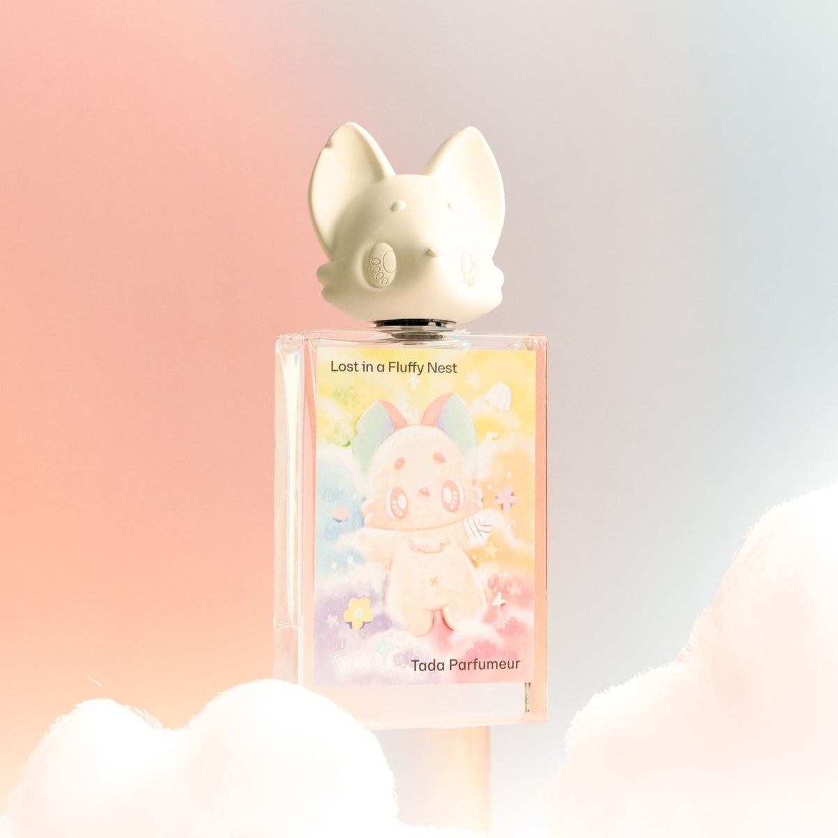Parfum Tada Parfumeur Lost in a Fluffy Nest, flacon élégant avec design doux et enveloppant, évoquant un nid moelleux et parfumé.