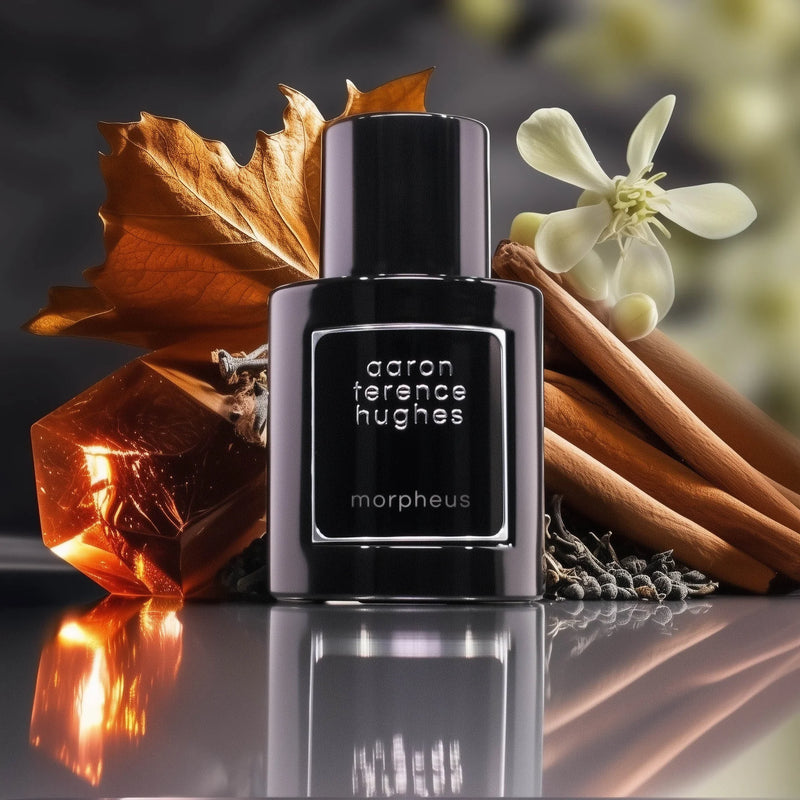 Flacon de parfum Morpheus d'Aaron Terence Hughes, fragrance fantasy de 50 ml, avec design élégant et moderne.