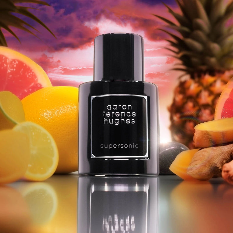 Flacon de parfum Supersonic d'Aaron Terence Hughes, fragrance fantasy de 50 ml avec design élégant et moderne.